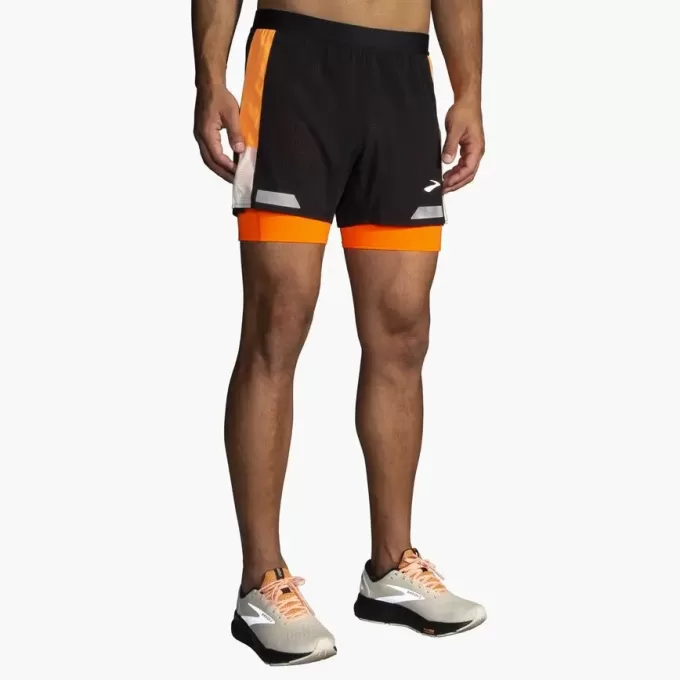 Pantaloni scurți Brooks Run Visible 5″ 2-în-1 2.0 Pantaloni scurți Brooks Run Visible 5″ 2-în-1 2.0